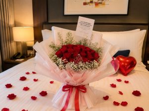 Rekomendasi Hadiah & Kejutan Romantis untuk Pasangan Saat Staycation di Medan